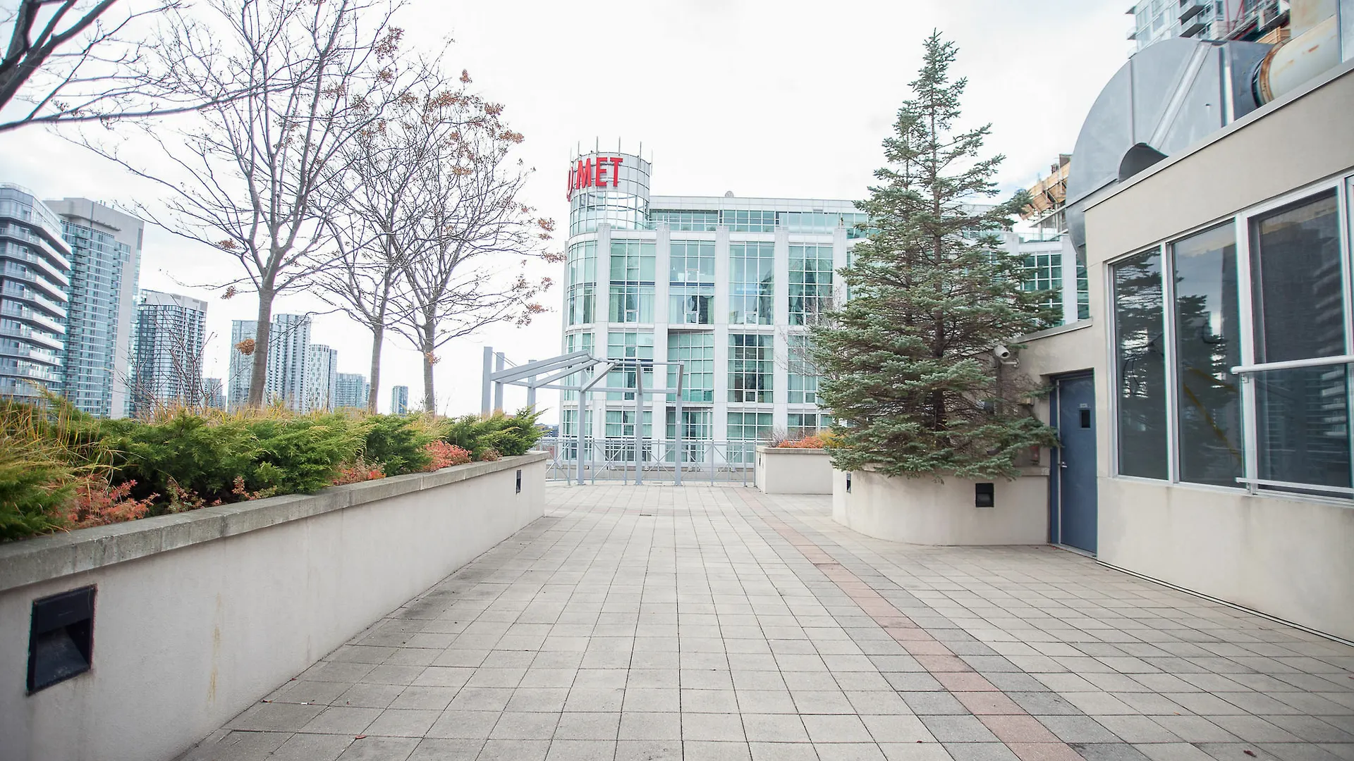 Red Maple Suites - Icon Toronto