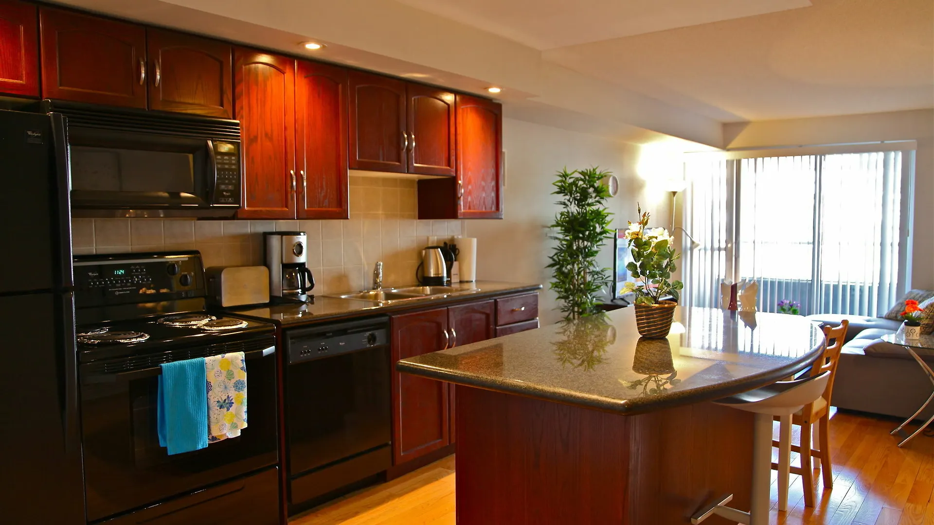 Red Maple Suites - Icon Toronto